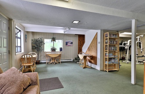 West Bridgewater House | Efficiency with Sleeper Sofa only 220