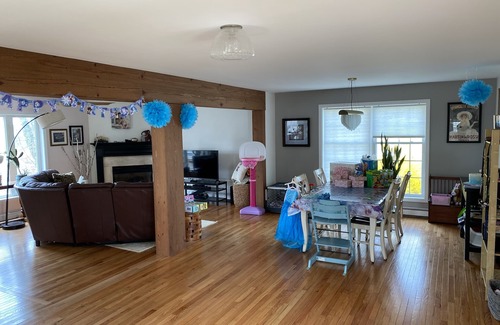 East Shore House | Efficient home close to parks, beach, Tweed and Yale