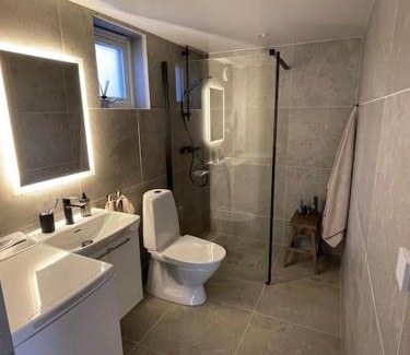 Enebyberg Villa | Eget hus anno 2024 Danderyd, 15min till STHLM city