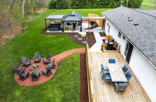 Egg Harbor House | Egg Harbor Escape|Sauna|Hot Tub|Privacy|