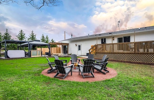 Egg Harbor House | Egg Harbor Escape|Sauna|Hot Tub|Privacy|