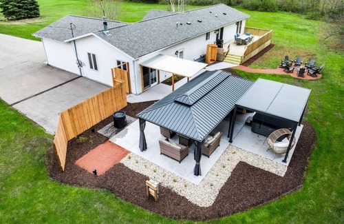 Egg Harbor House | Egg Harbor Escape|Sauna|Hot Tub|Privacy|