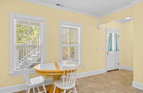 Pine Knoll Shores House | Egret Lake Escape