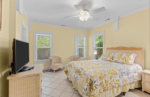 Pine Knoll Shores House | Egret Lake Escape