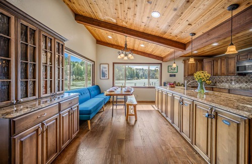 Lakeside House | Egret's Rest - Picturesque, Road, Boathouse, Canoe