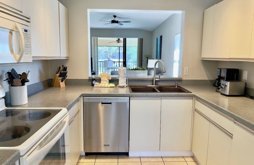 Trailer Estates Apartment | EH-near Beaches and IMG, Pool, Tennis, Pickleball