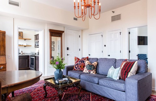 Versailles Hotel | EH Taylor Suite, The Woodford Hotel
