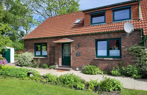 Roggenstede Villa | ehemaliger Bauernhof " Heimathafen" 4 Sterne DTV mit Sauna, Whirlpool und Kinderspielplatz
