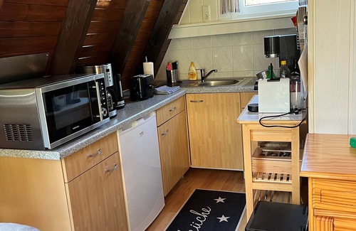 Feriendorf Eichwald House | Eichhörnchen-in der Natur Zuhause-fass-sauna im Garten