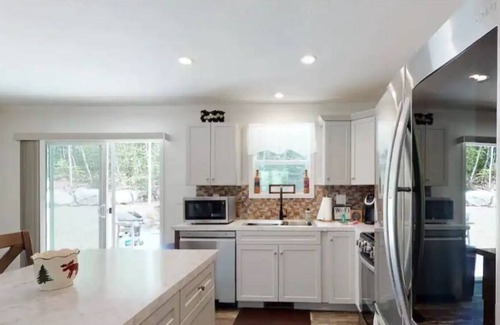 Eidelweiss Village House | Eidelweiss Getaway - Beaches, Swimming, Fishing, Pet Friendly