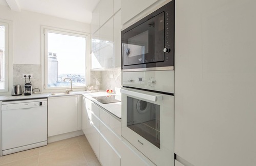 Chaillot Apartment | Eiffel tower incredible view