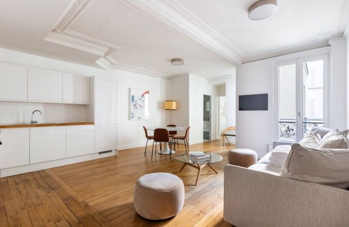 7th Arrondissement Apartment | Eiffel Tower - New Renovated 4 people
