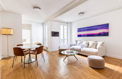 7th Arrondissement Apartment | Eiffel Tower - New Renovated 4 people