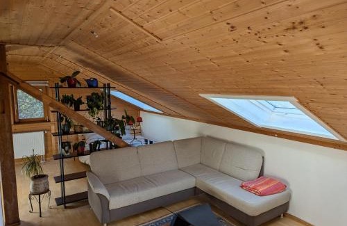 Miesbach Apartment | Eigene Etage im charmanten Holzhaus