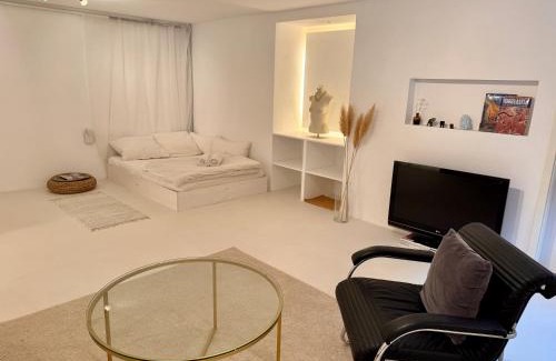 Hasenbergl-Lerchenau Ost Apartment | Eigene Souterrain Keller Wohnung nähe Oktoberfest