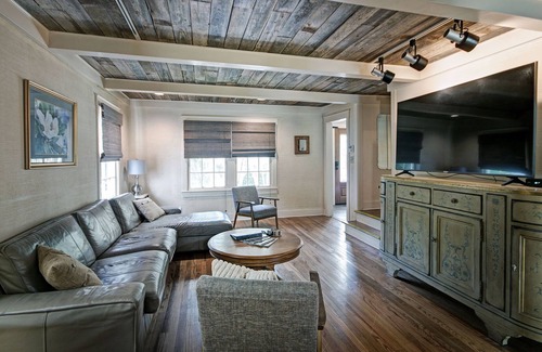 Jackson House | Eight Bed Retreat Getaway in the Heart of Jackson