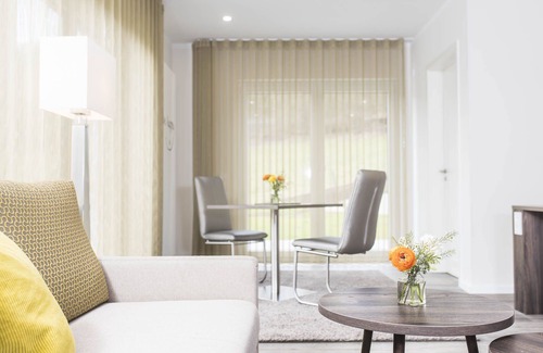 Bad Soden-Salmuenster Apartment | Einzelzimmer Business mit Dusche, WC und Balkon