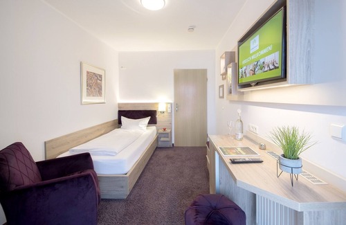 Bad Soden-Salmuenster Apartment | Einzelzimmer Business mit Dusche, WC und Balkon