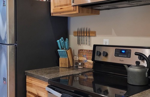 Frankfort Cottage | Eire Cottage, Private Waterfall views, Hot tub. On Bourbon trail.