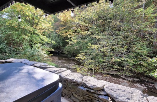 Frankfort Cottage | Eire Cottage, Private Waterfall views, Hot tub. On Bourbon trail.