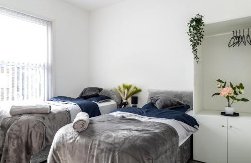 Belle Vue House | Eithad, Coop Live, Old Trafford with Free Parking