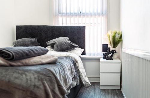 Belle Vue House | Eithad, Coop Live, Old Trafford with Free Parking