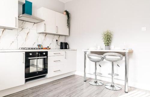 Belle Vue House | Eithad, Coop Live, Old Trafford with Free Parking