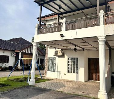 Sungai Tangkas House | Eizy Cozy Home