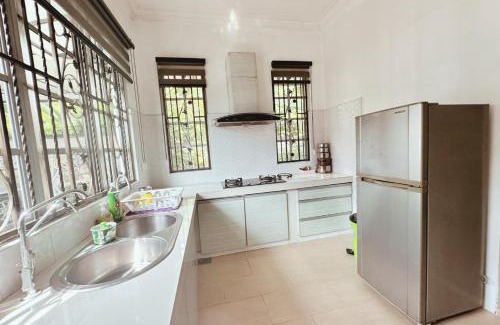 Sungai Tangkas House | Eizy Cozy Home