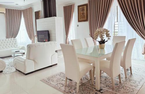 Sungai Tangkas House | Eizy Cozy Home