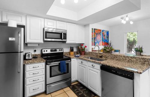 Northeast Heights House | El Altos - An Irvie Home with Summer Pool