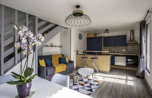 Dieppe Apartment | El arco iris between beach and port