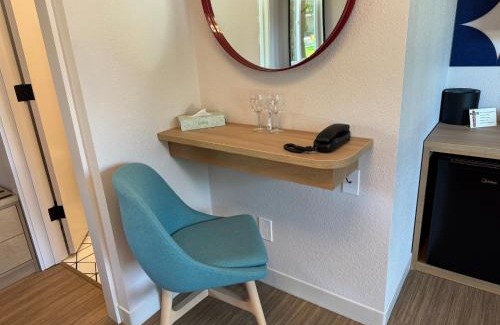 St. Helena Hotel | El Bonita Motel