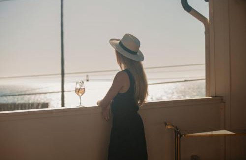 Capistrano Beach Hotel | El Caminante Bar & Bungalows