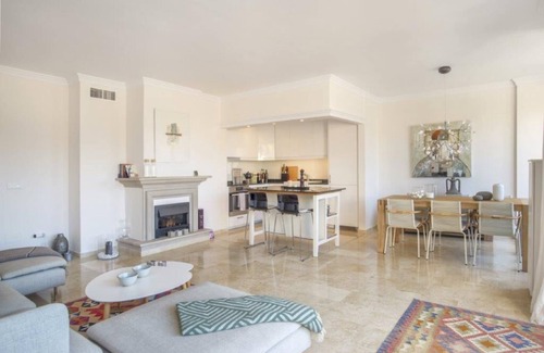 Marbella House | El Manantial De Santa Maria, Elviria. 2 bedroom apt. Luxury apt. to. renovated.