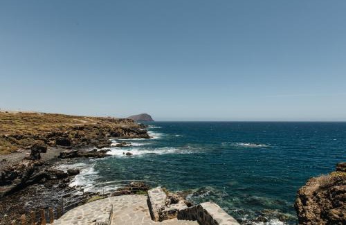 Los Abrigos Apartment | El Mirador: sea views from the shore