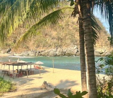 Arroyo Cruz House | El nido en la playa con alberca y acceso directo a la bahia de Casa Pauline