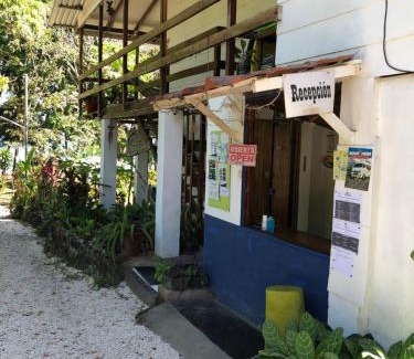 Montezuma Hotel | El Pargo Feliz