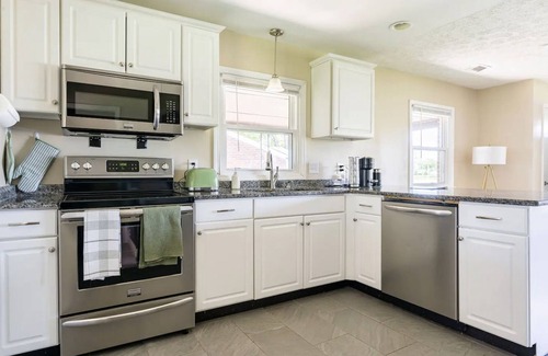 Lexington House | El Retro - Mid Century Ranch near Horse Park and downtown Lexington!