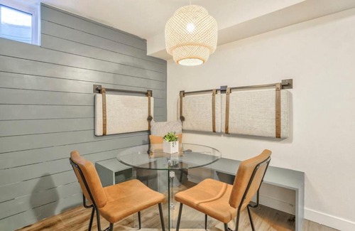 Broadmoor Apartment | El Sereno Bungalow Pet-Friendly Ivywild Flat