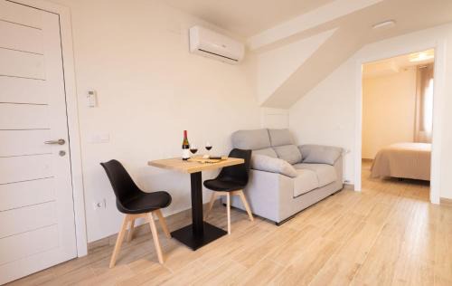 Beceite Apartment | El sueño del Búho 5. Un dormitorio con chimenea