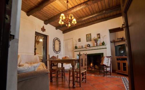 Fuenteheridos House | El Tragaluz I