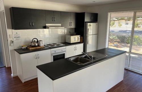 Waterhouse House | Elandra House - WiFi pet friendly outside