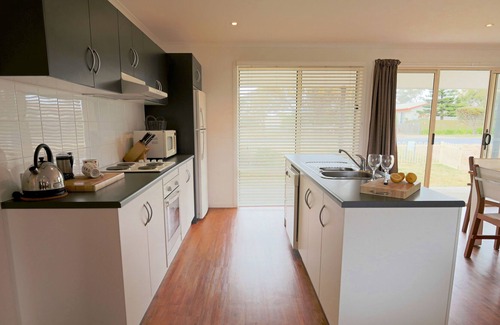 Waterhouse House | Elandra only a stones throw from the beach