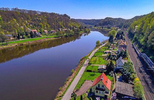 Pirna Villa | Elbvilla Pirna mit Sauna und Kamin mit privatem Zugang zur Elbe