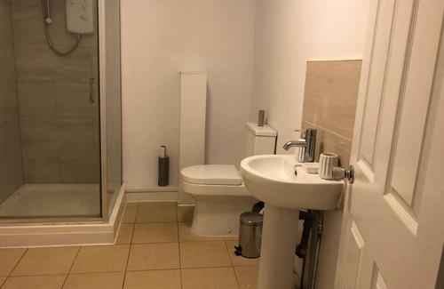Peterborough Apartment | ELD2 - Spacious 2 bedroom, Free parking & Netflix