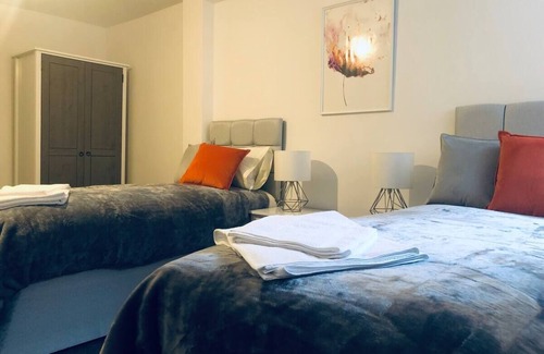 Peterborough Apartment | ELD6 - 2 bedroom, free parking and Netflix
