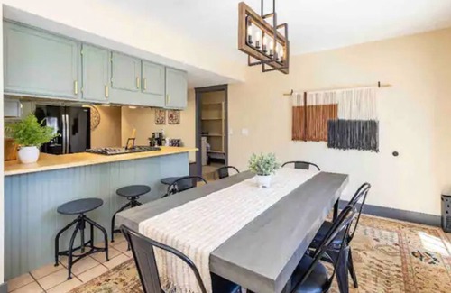 Swiss Manor House | Elden Spring Getaway | Central AC | Near hiking | Fire pit | Kid & dog friendly