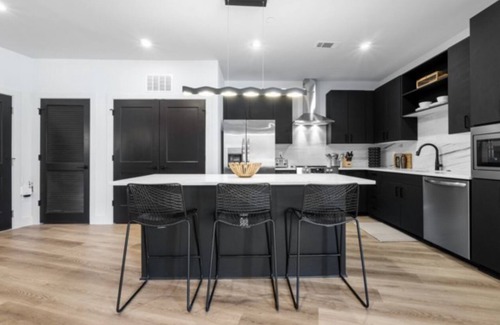 West End Condo | Electric - Odyssey - West End Top Floor 2 Bedroom - Minutes from Broadway