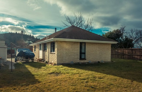 Lowburn House | Electric On Waenga - quiet but central location
